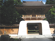 吳R
