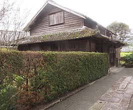 ���ɓ��S���ƏZ��