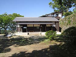 �j�̊ۋx�e��